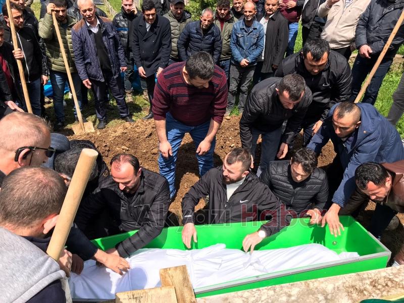 Kazada ölen 2 kişi toprağa verildi