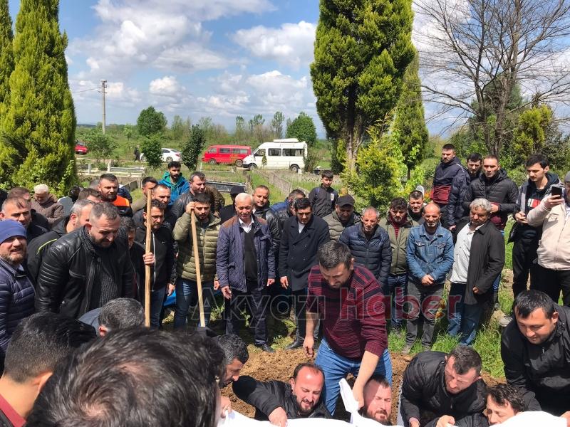 Kazada ölen 2 kişi toprağa verildi