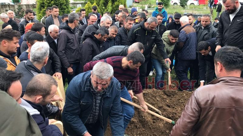 Kazada ölen 2 kişi toprağa verildi