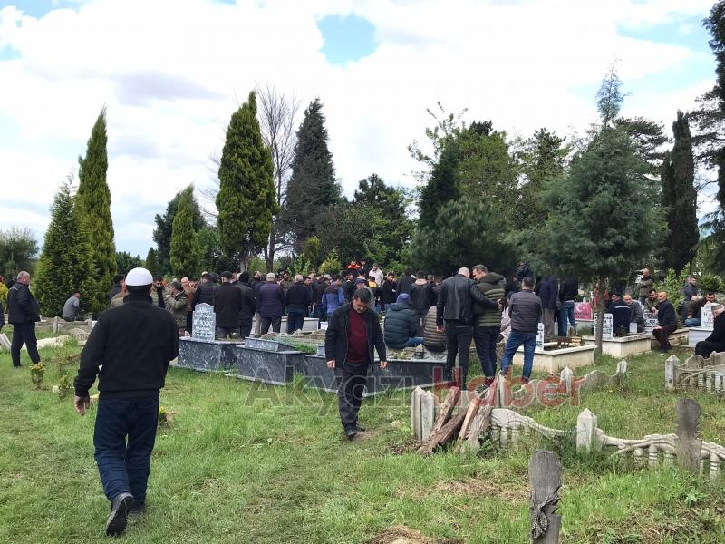 Kazada ölen 2 kişi toprağa verildi