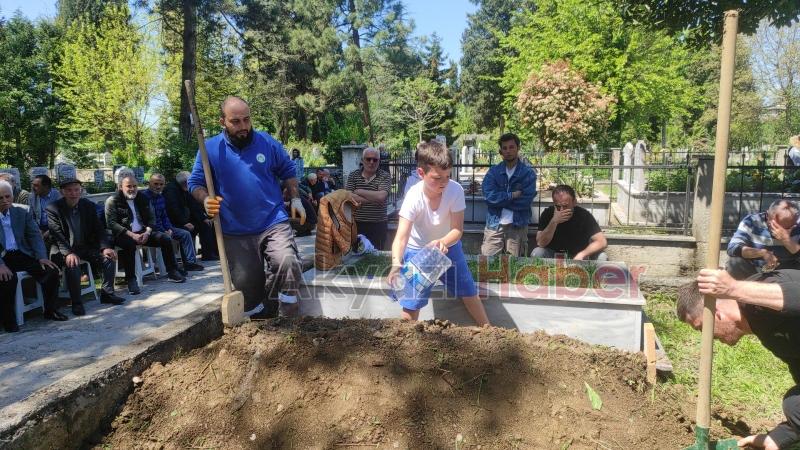 Resmiye Özen toprağa verildi