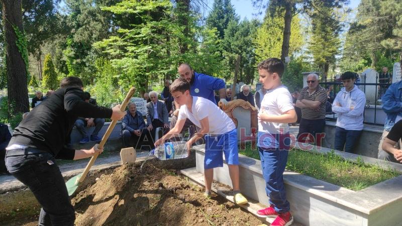 Resmiye Özen toprağa verildi