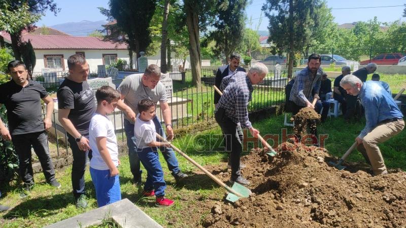 Resmiye Özen toprağa verildi