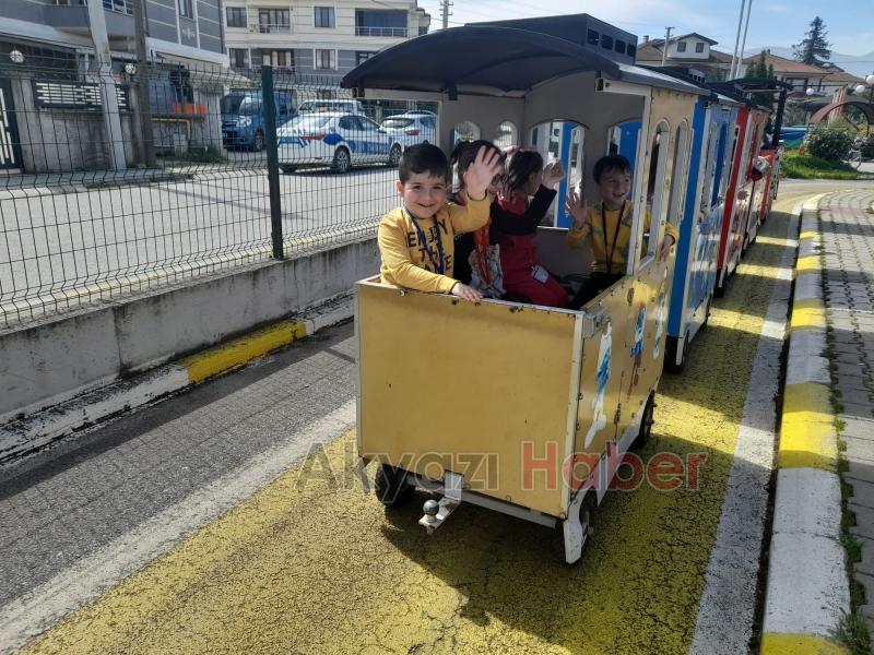 İlkokul öğrencilerine trafik eğitimi