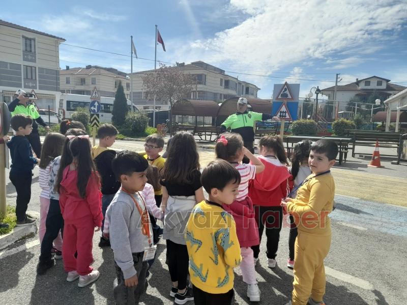 İlkokul öğrencilerine trafik eğitimi