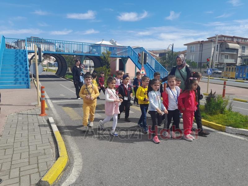 İlkokul öğrencilerine trafik eğitimi