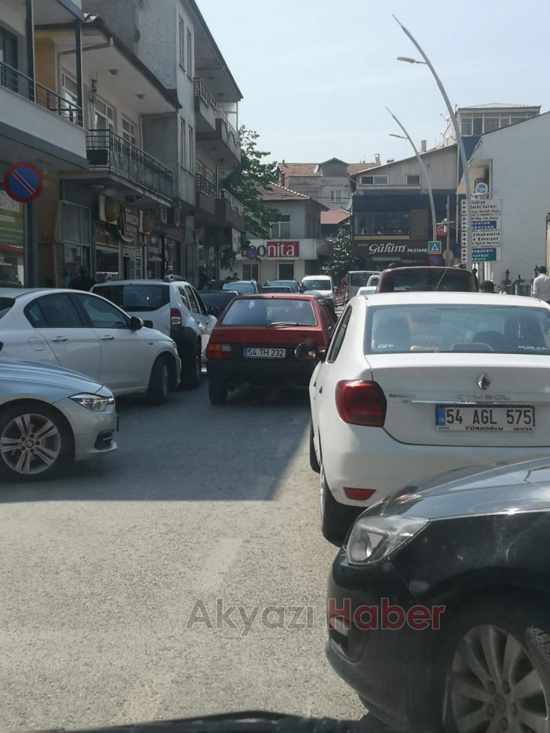 Tek Yön Olmasına Rağmen Hatalı parklar trafiği kilitledi