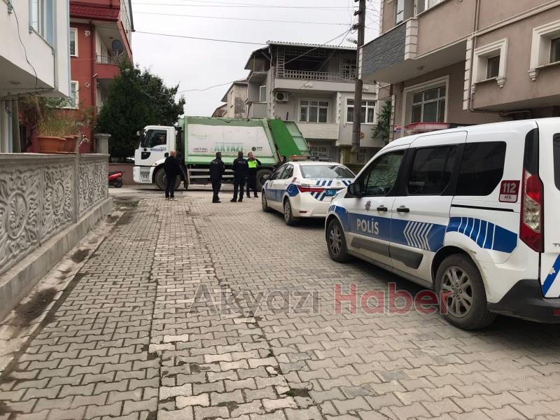 Sokak köpeğinden kaçarken kamyonete çarptı