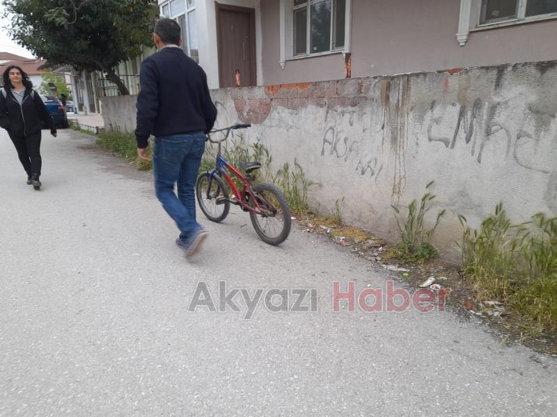 Sokak köpeğinden kaçarken kamyonete çarptı