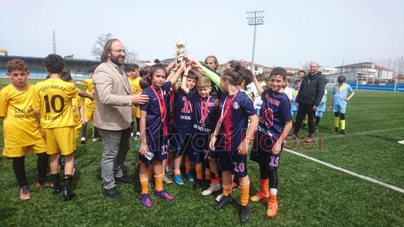 Paris Orta Okulu Küçükler Futbol Takımı'ndan tarihi başarı