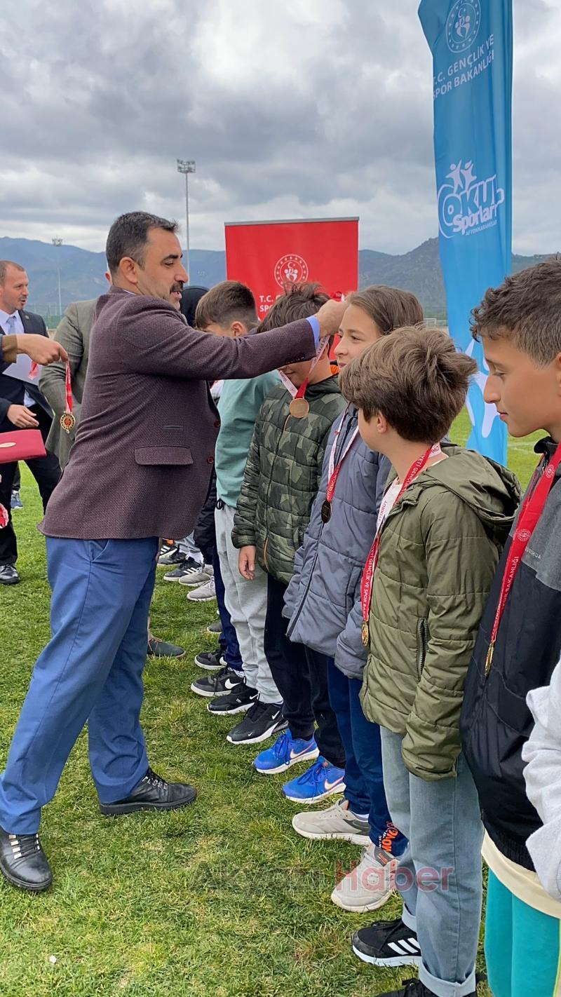 Paris Orta Okulu Küçükler Futbol Takımı'ndan tarihi başarı