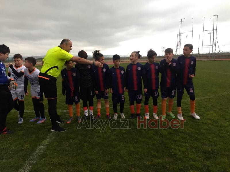 Paris Orta Okulu Küçükler Futbol Takımı'ndan tarihi başarı