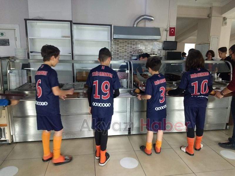 Paris Orta Okulu Küçükler Futbol Takımı'ndan tarihi başarı