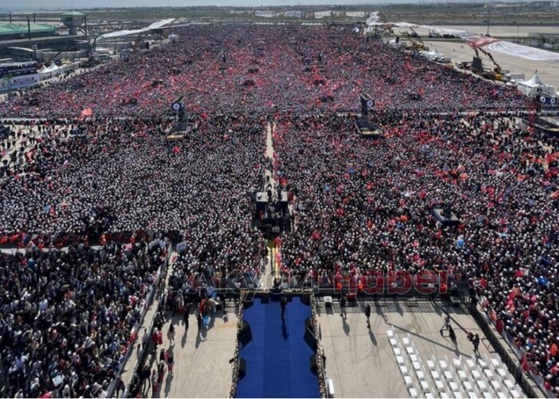AK Parti'nin büyük İstanbul mitingine yoğun katılım