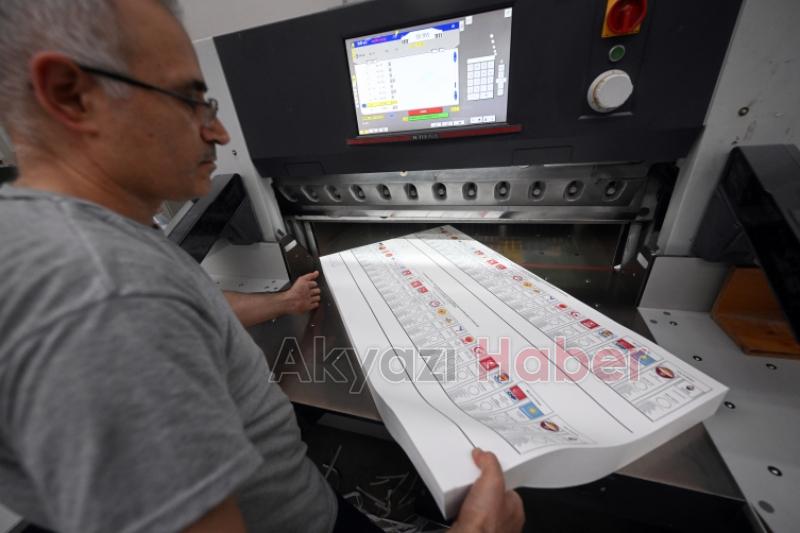 Oy pusulaları illere gönderildi