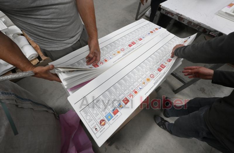 Oy pusulaları illere gönderildi