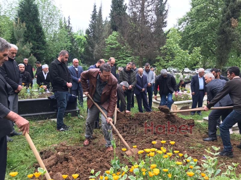 Soma'da madende öldü, Akyazı'da toprağa verildi