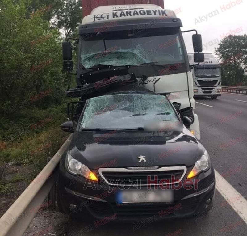 TEM'de emniyet şeridinde lastik değişen araca kamyon çarptı