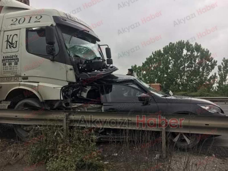 TEM'de emniyet şeridinde lastik değişen araca kamyon çarptı