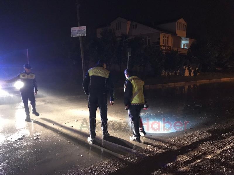 Akyazı'da otomobile çarpışan motosiklet sürücü yaralandı