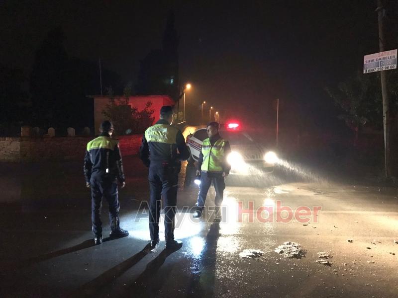 Akyazı'da otomobile çarpışan motosiklet sürücü yaralandı