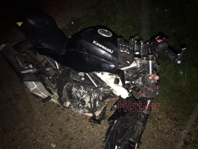 Akyazı'da otomobile çarpışan motosiklet sürücü yaralandı