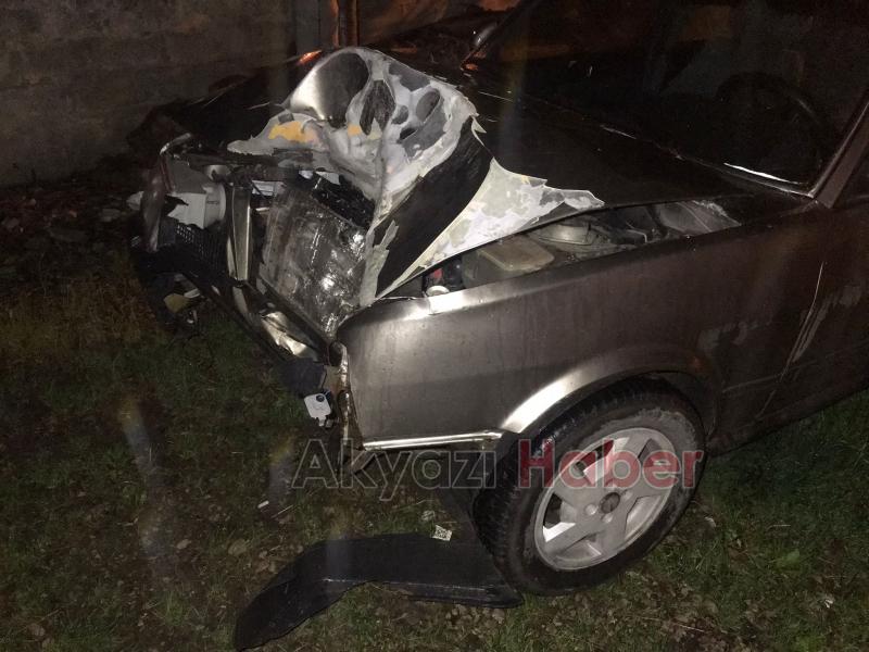 Akyazı'da otomobile çarpışan motosiklet sürücü yaralandı