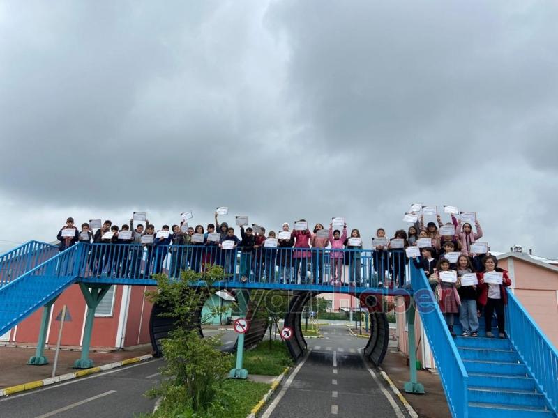 Öğrenciler hem öğreniyor hem eğleniyolar