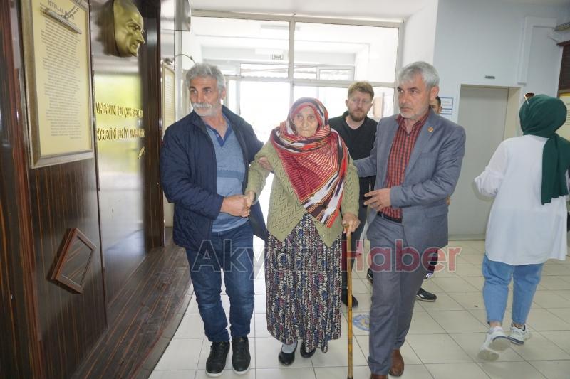 Asırlık Çınarlar oy kullanmak için sandığa gitti