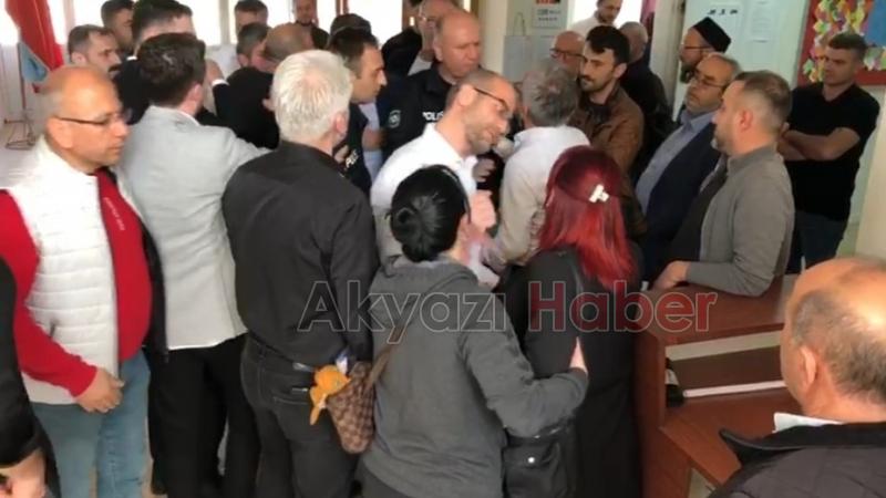 Akyazı'da sandıkta gergin anlar