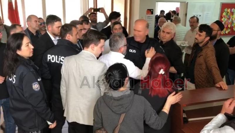 Akyazı'da sandıkta gergin anlar