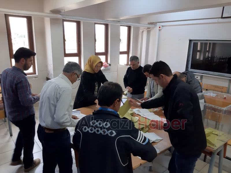 Sandıklar açıldı, oy sayımına geçildi