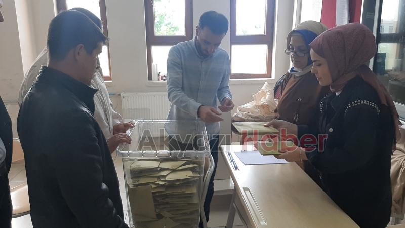 Sandıklar açıldı, oy sayımına geçildi