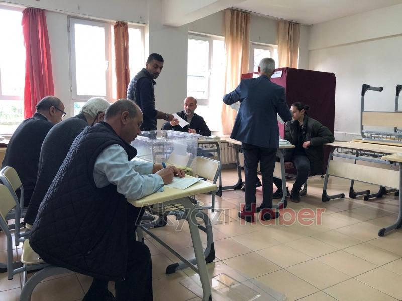 Sandıklar açıldı, oy sayımına geçildi