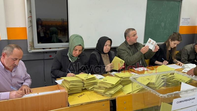 Sandıklar açıldı, oy sayımına geçildi