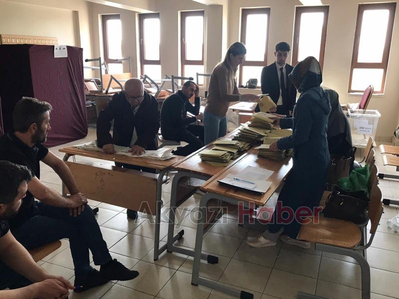 Sandıklar açıldı, oy sayımına geçildi