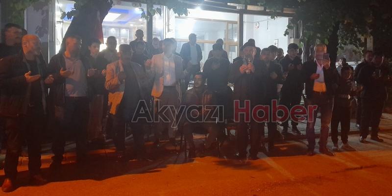 Akyazılı iş adamı Ömer Peker'den zafer kutlaması