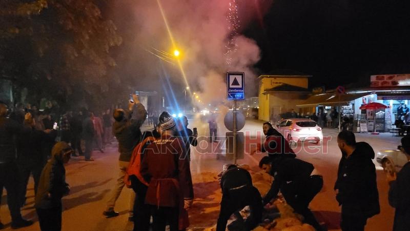 Akyazılı iş adamı Ömer Peker'den zafer kutlaması