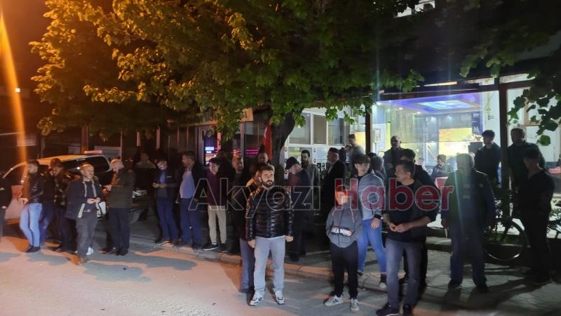 Akyazılı iş adamı Ömer Peker'den zafer kutlaması