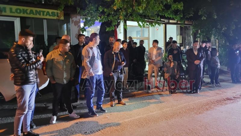 Akyazılı iş adamı Ömer Peker'den zafer kutlaması