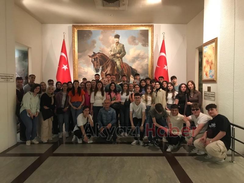 Şehit Yüzbaşı Lisesi Anıtkabiri ziyaret etti.