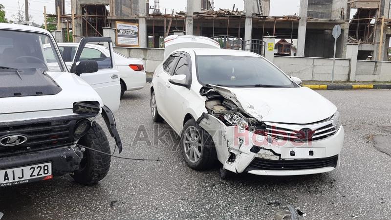 Pikap ile otomobilin çarpışması sonucu 2 kişi yaralandı