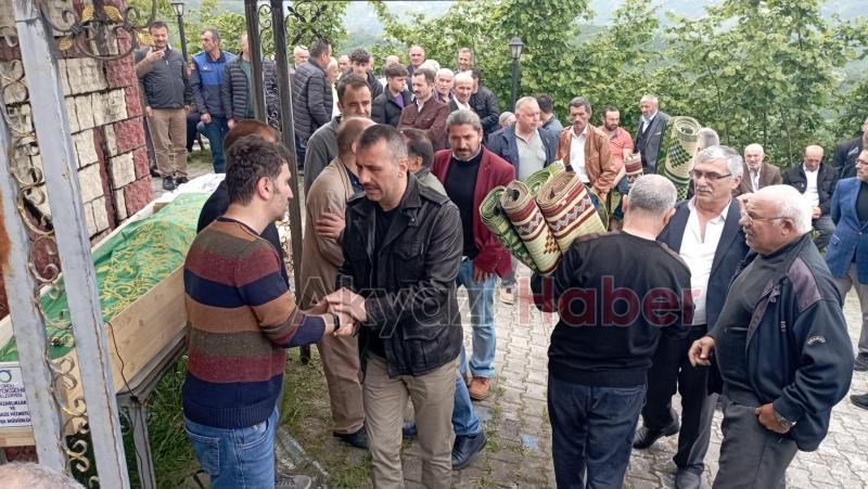 Kazada ölen 4 kişi toprağa verildi