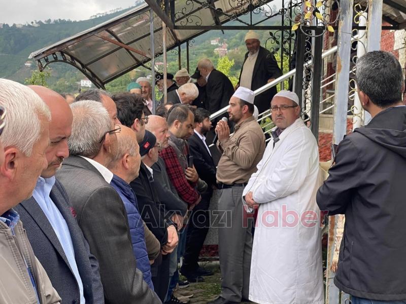 Kazada ölen 4 kişi toprağa verildi