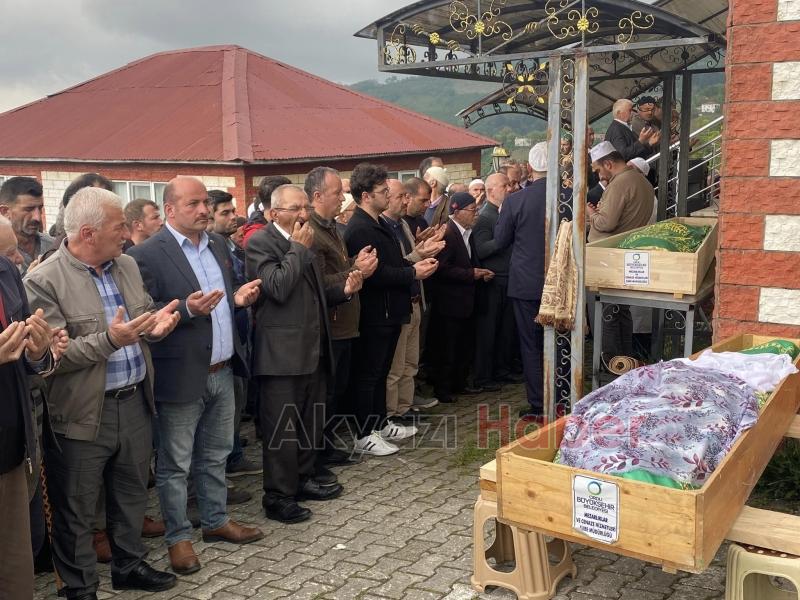 Kazada ölen 4 kişi toprağa verildi