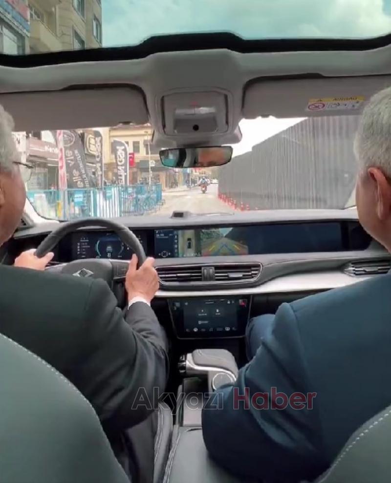 Yüce Togg'un direksiyonuna geçti, büyükelçiye şehir turu attırdı