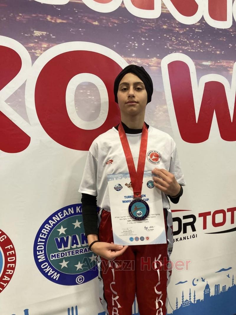 Akyazılı Kickboksçular Dünya Kupası Üçüncüsü Oldu