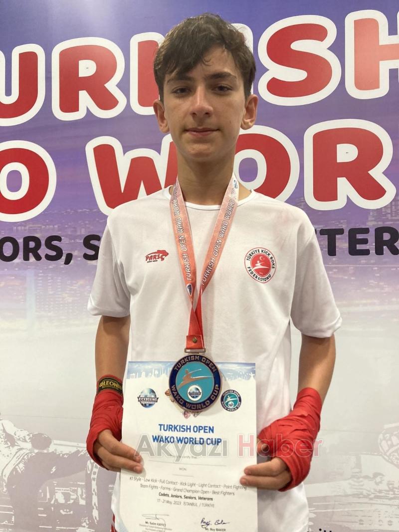 Akyazılı Kickboksçular Dünya Kupası Üçüncüsü Oldu