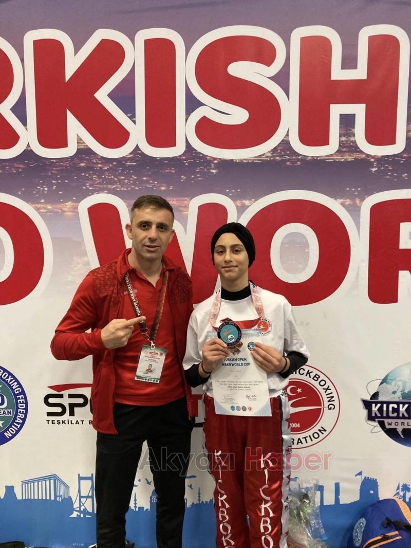 Akyazılı Kickboksçular Dünya Kupası Üçüncüsü Oldu