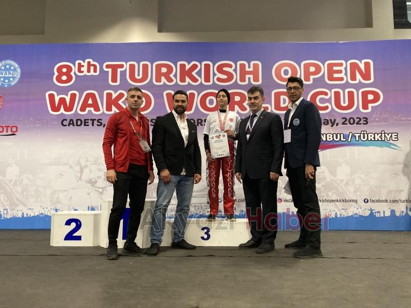 Akyazılı Kickboksçular Dünya Kupası Üçüncüsü Oldu